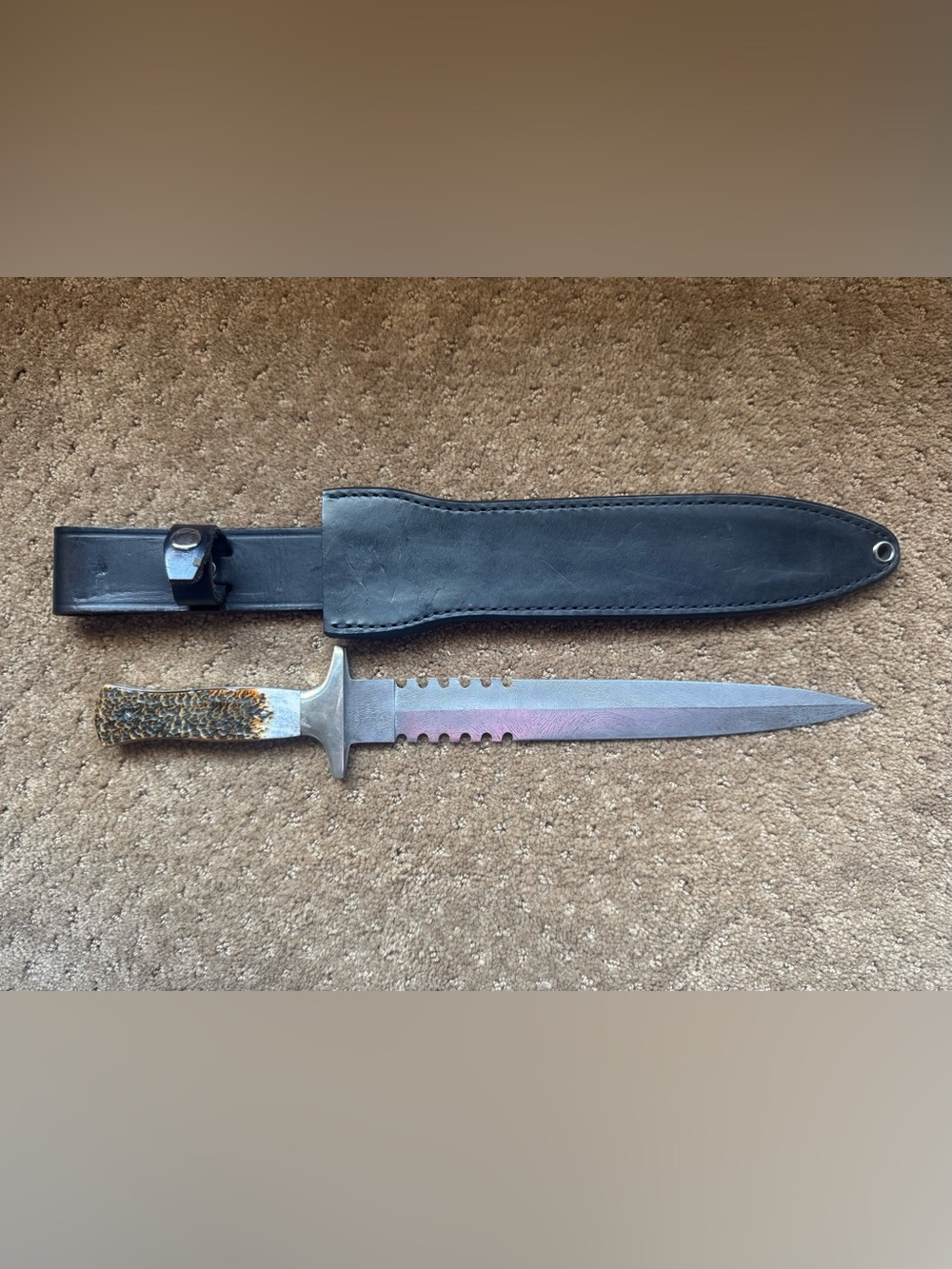 *VINTAGE UNITED CUTLERY JAPAN UC328 "IRON CROSS" DAMASCUS KNIFE W/LEATHER
SHEATH